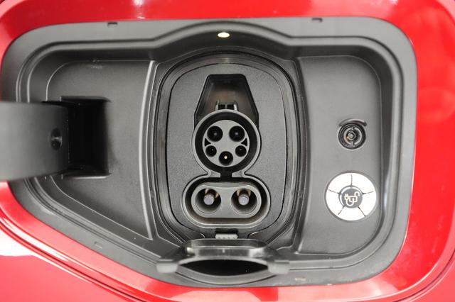 2022 Ford F-150 Lightning — photo 8 of 15