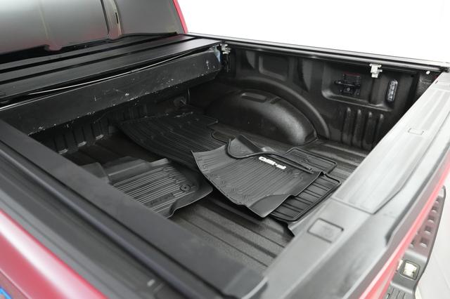 2022 Ford F-150 Lightning — photo 6 of 15