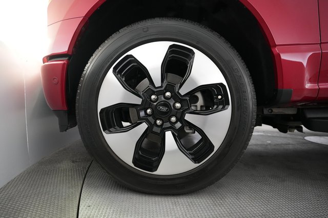 2022 Ford F-150 Lightning — photo 9 of 15