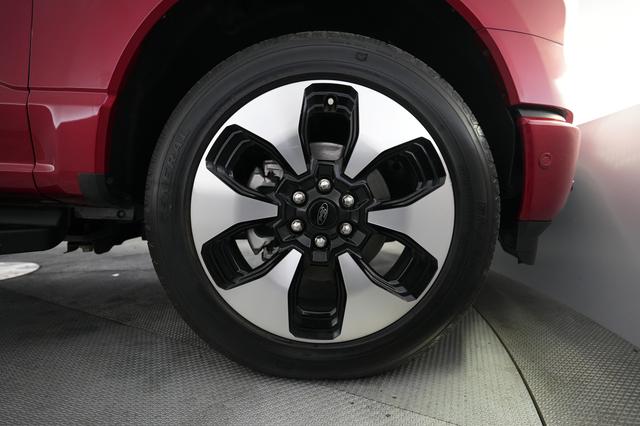 2022 Ford F-150 Lightning — photo 7 of 15