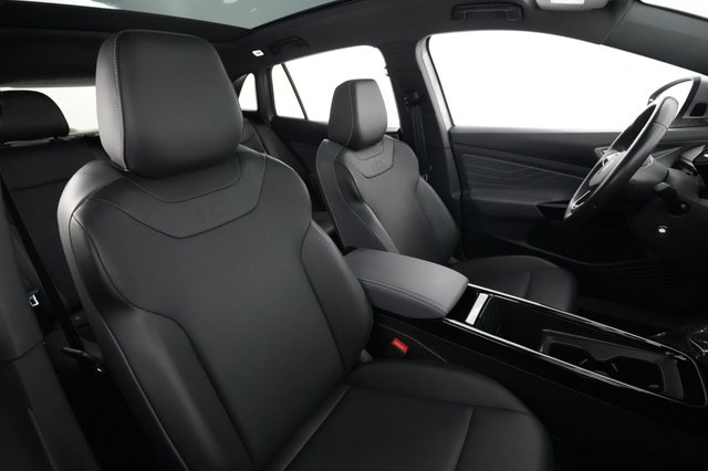 2023 Volkswagen ID.4 — photo 19 of 22