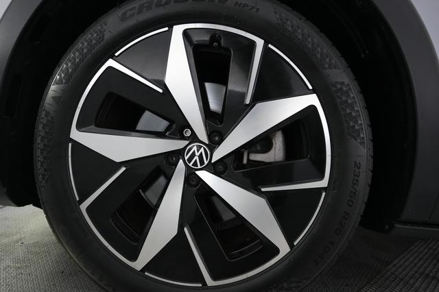 2023 Volkswagen ID.4 — photo 7 of 22
