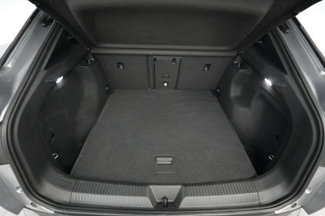 2023 Volkswagen ID.4 — photo 6 of 22