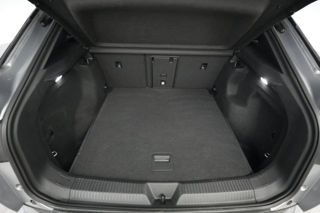 2023 Volkswagen ID.4 — photo 6 of 22