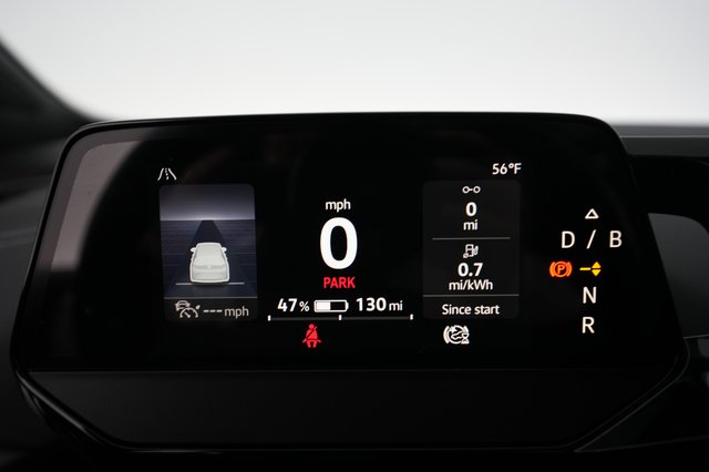 2023 Volkswagen ID.4 — photo 5 of 22