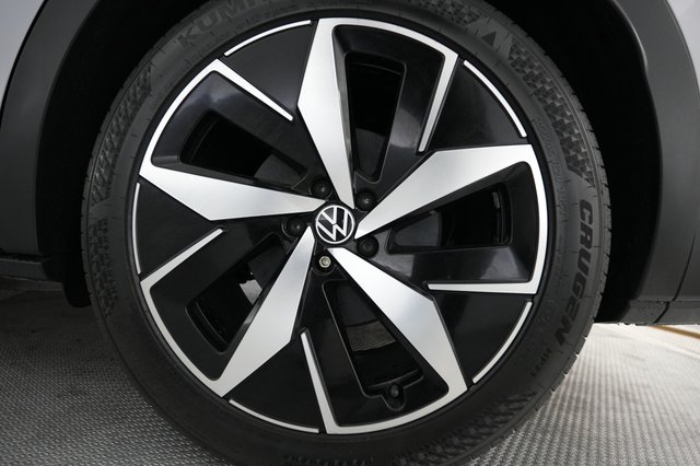 2023 Volkswagen ID.4 — photo 17 of 22
