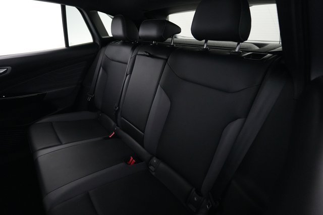 2023 Volkswagen ID.4 — photo 18 of 22