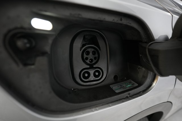 2023 Volkswagen ID.4 — photo 8 of 22