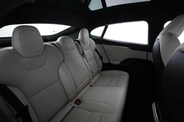 2023 Tesla Model S — photo 4 of 21