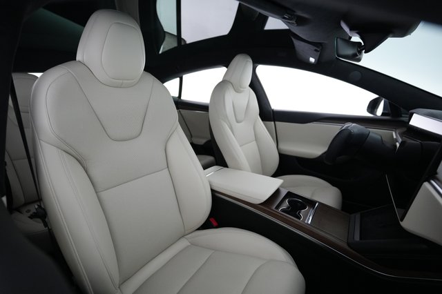 2023 Tesla Model S — photo 18 of 21