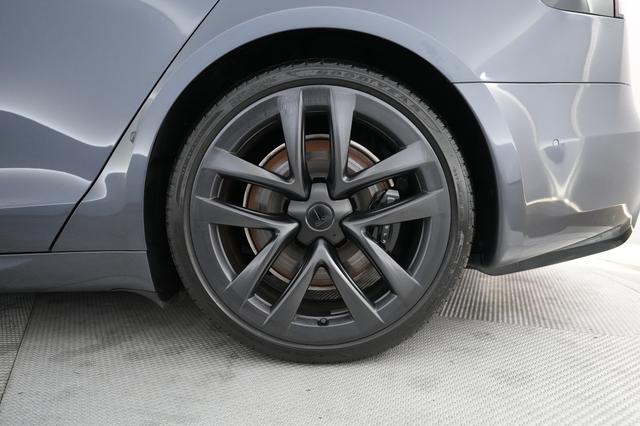 2023 Tesla Model S — photo 7 of 21