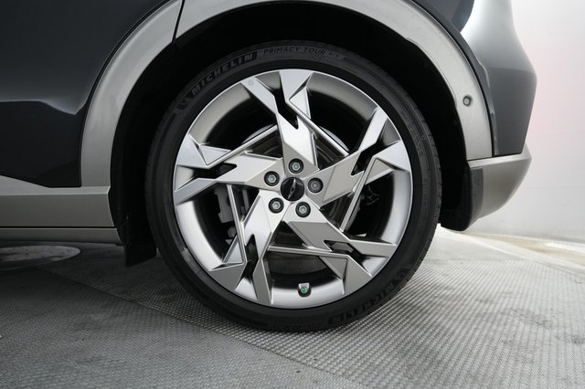 2023 Genesis GV60 — photo 17 of 23