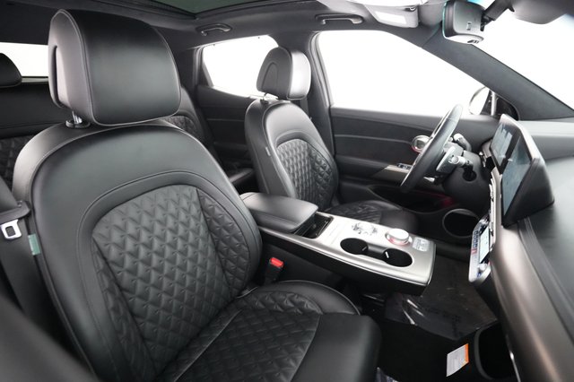 2023 Genesis GV60 — photo 18 of 23