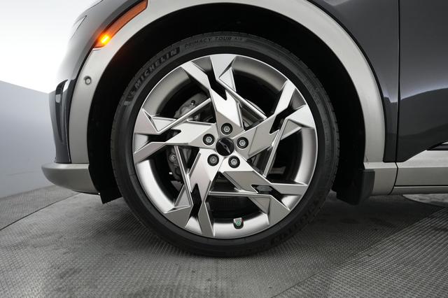 2023 Genesis GV60 — photo 7 of 23
