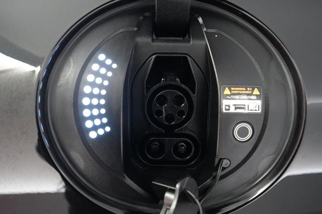 2023 Genesis GV60 — photo 8 of 23