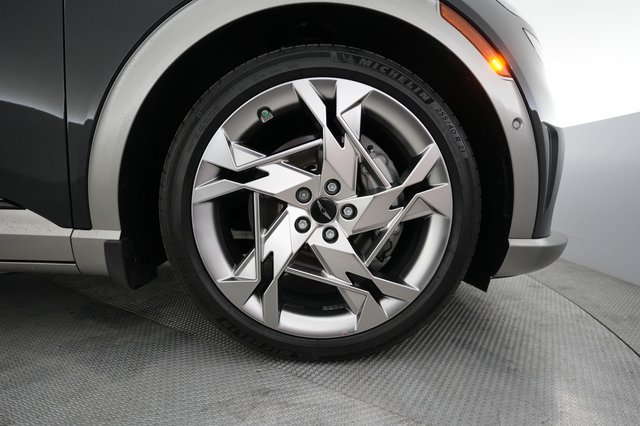 2023 Genesis GV60 — photo 16 of 23
