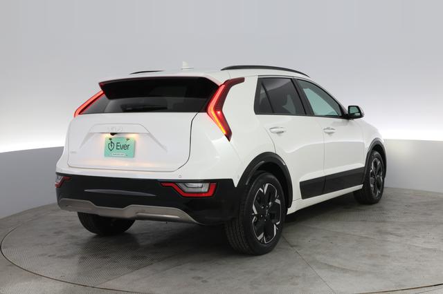2023 Kia Niro EV — photo 2 of 21