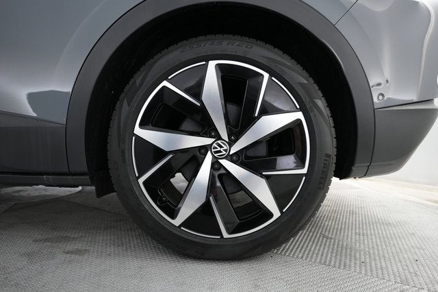 2024 Volkswagen ID.4 — photo 16 of 20