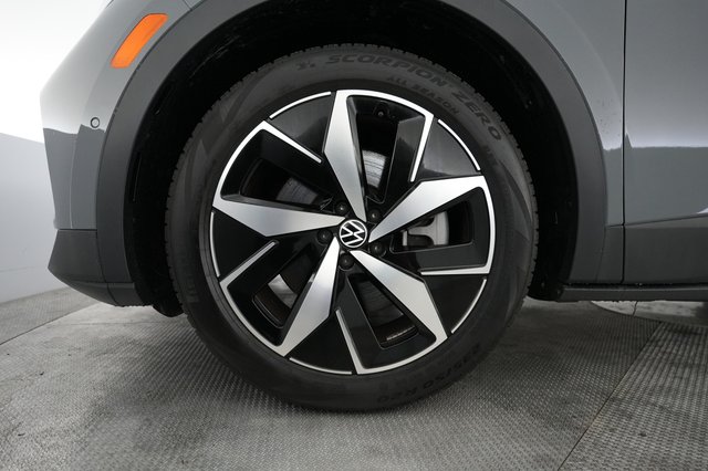 2024 Volkswagen ID.4 — photo 17 of 20