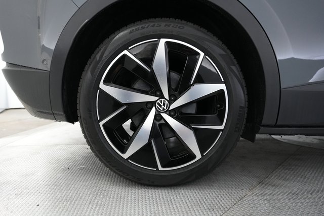 2024 Volkswagen ID.4 — photo 7 of 20