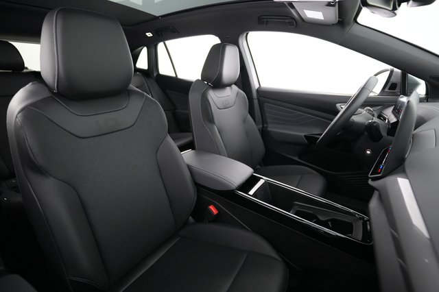 2024 Volkswagen ID.4 — photo 18 of 20