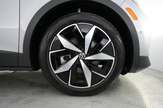 2024 Volkswagen ID.4 — photo 16 of 20