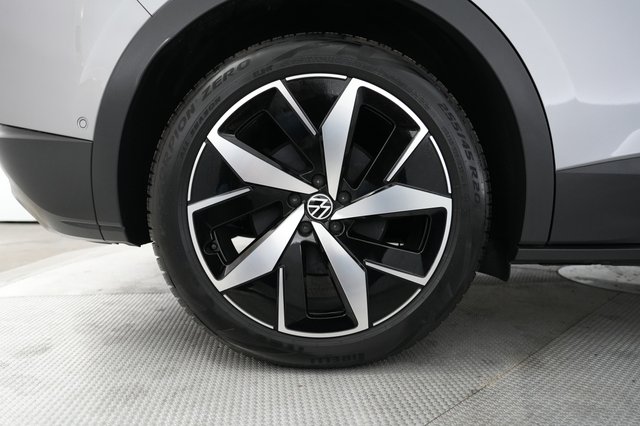 2024 Volkswagen ID.4 — photo 15 of 20