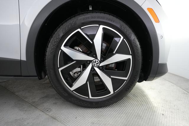 2024 Volkswagen ID.4 — photo 7 of 21
