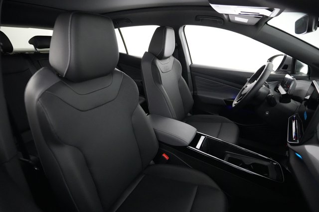 2024 Volkswagen ID.4 — photo 18 of 21