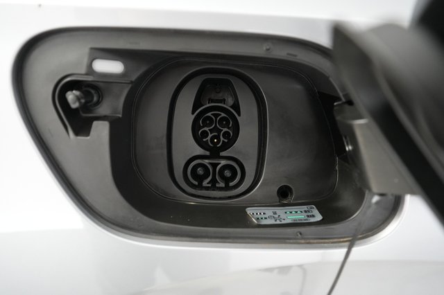 2024 Volkswagen ID.4 — photo 8 of 21