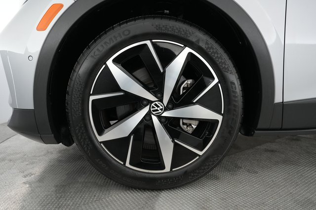2024 Volkswagen ID.4 — photo 17 of 21