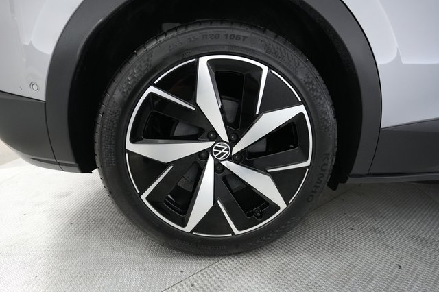 2024 Volkswagen ID.4 — photo 15 of 21