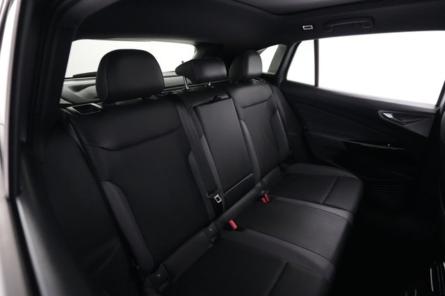 2024 Volkswagen ID.4 — photo 4 of 21