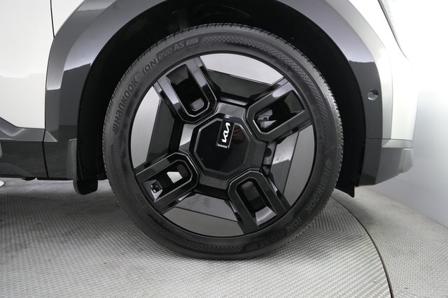 2024 Kia EV9 — photo 16 of 21