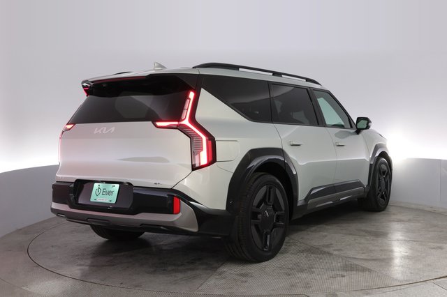 2024 Kia EV9 — photo 2 of 21