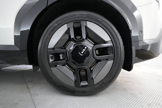 2024 Kia EV9 — photo 17 of 21