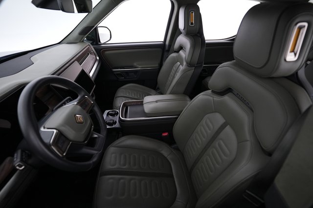 2023 Rivian R1T — photo 3 of 21