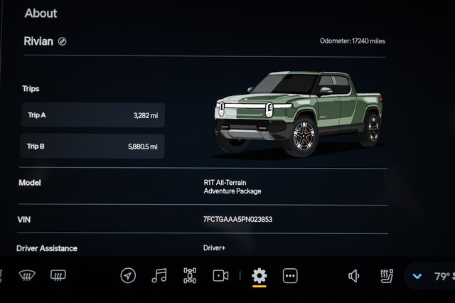 2023 Rivian R1T — photo 5 of 21