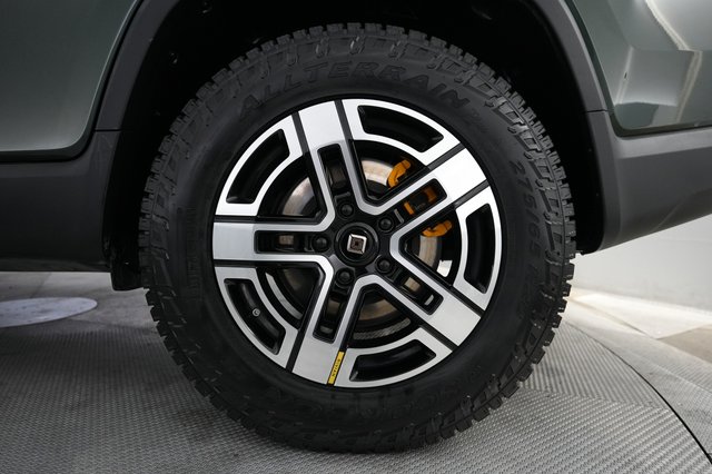 2023 Rivian R1T — photo 16 of 21