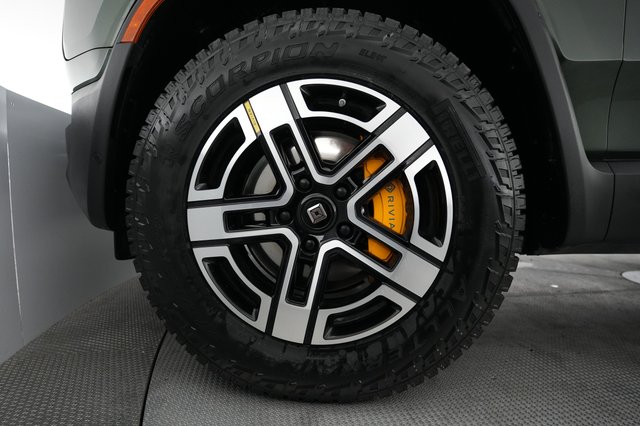 2023 Rivian R1T — photo 17 of 21