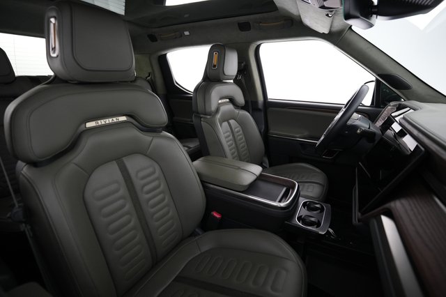 2023 Rivian R1T — photo 18 of 21