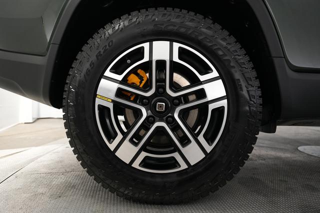 2023 Rivian R1T — photo 7 of 21