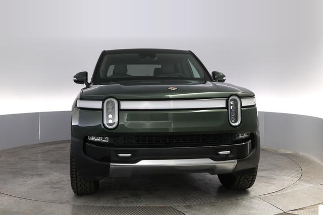 2023 Rivian R1T — photo 9 of 21