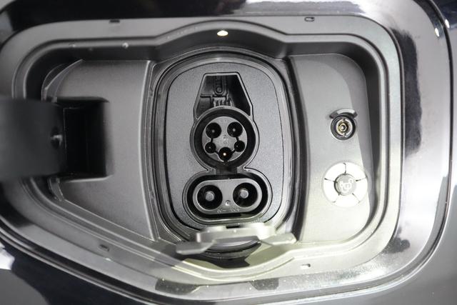 2024 Ford F-150 Lightning — photo 8 of 14
