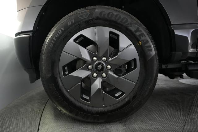 2024 Ford F-150 Lightning — photo 10 of 14
