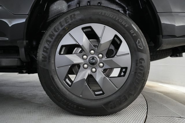 2024 Ford F-150 Lightning — photo 9 of 14