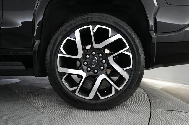 2024 Chevrolet Silverado EV — photo 9 of 15