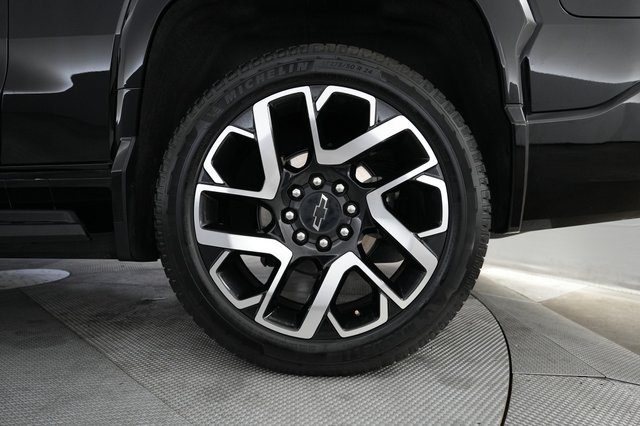 2024 Chevrolet Silverado EV — photo 9 of 15