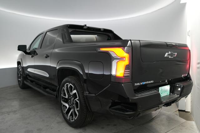 2024 Chevrolet Silverado EV — photo 2 of 15