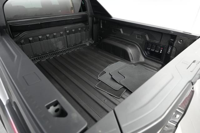 2024 Chevrolet Silverado EV — photo 6 of 15